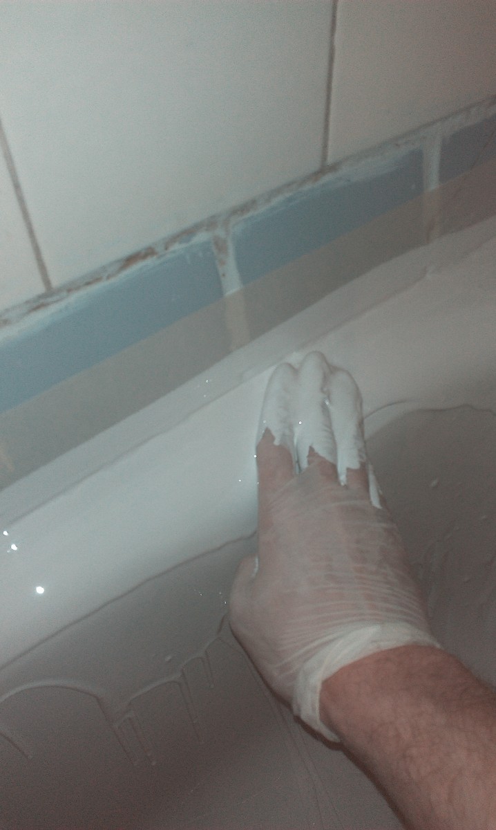 Din egen hånd på bademaling: hvordan du emaljerer dit eget badekar med flydende akryl derhjemme
