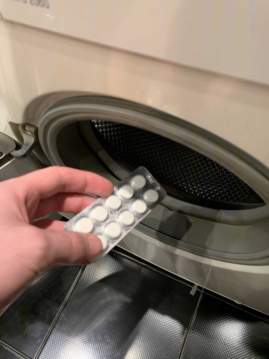 Aspirin beim Waschen von Kleidung in einer Maschine: Wie kann man Dinge und Kleidung bleichen?