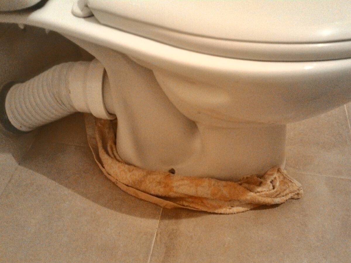 Der Toilettenspülkasten ist undicht: Was tun, wenn ein Leck festgestellt wird?