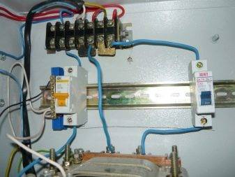 So stellen Sie elektrische Leitungen und Beleuchtung in der Garage mit Ihren eigenen Händen her - Diagramm, Kabelberechnung und Installationstechnik