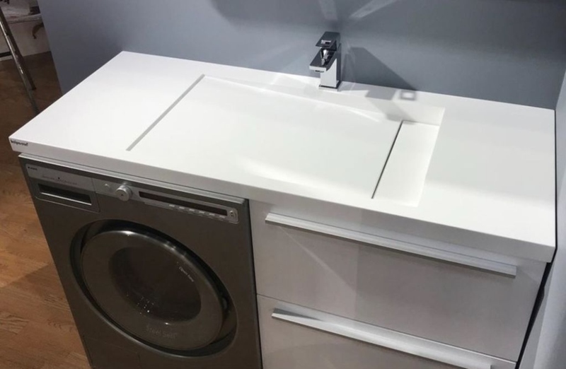 Vaskemaskine i et lille badeværelse under vasken: funktioner og vurdering af de bedste producenter