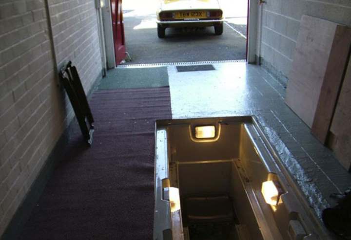 Hvordan man korrekt ventilerer garagen med en kælder