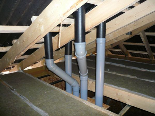 Ventilation i et privat hus fra kloakrør: alle fordele og ulemper