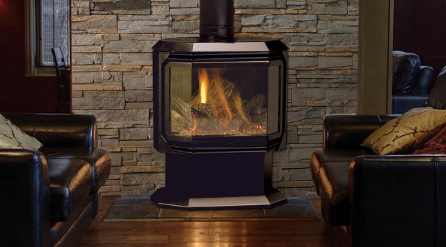Holzkamine aus Metall und Ziegeln für das Haus