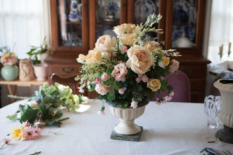 Find ud af, hvilke kunstige blomster du kan sætte derhjemme, og de tegn, der er forbundet med dem