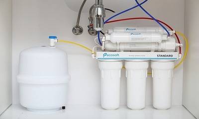 So wählen Sie einen Filter aus Eisen in Wasser für eine Sommerresidenz