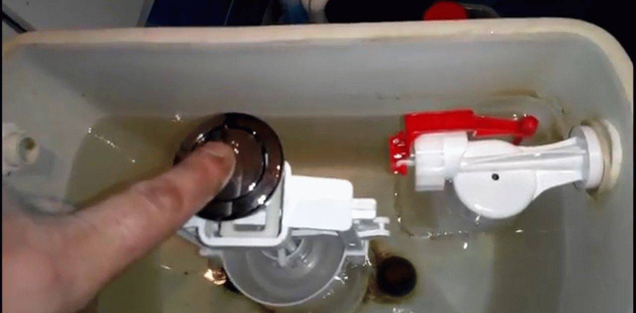 Überlauf von Wasser in der Toilettenschüssel: Warum ständig Wasser angesaugt wird, die Toilettenschüssel überläuft und überläuft, was zu tun ist