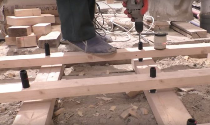 So wählen Sie die Bodendämmung in einem Holzhaus