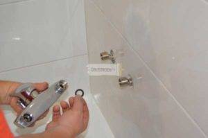 Installation eines Wasserhahns im Badezimmer: So installieren Sie ihn mit Ihren eigenen Händen in optimaler Höhe an der Wand und installieren einen Wasserhahn in der Spüle