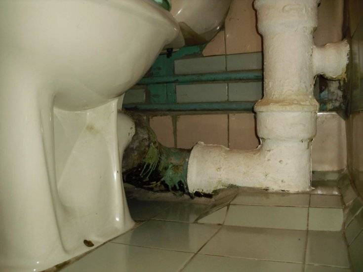 So installieren Sie eine Toilette mit Ihren eigenen Händen auf einer Fliese: Schritt-für-Schritt-Anleitung + Installationsfunktionen