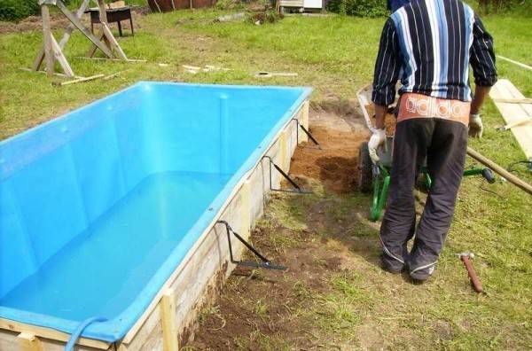 Wie man mit eigenen Händen einen Pool auf dem Land baut: die besten Optionen und Meisterkurse