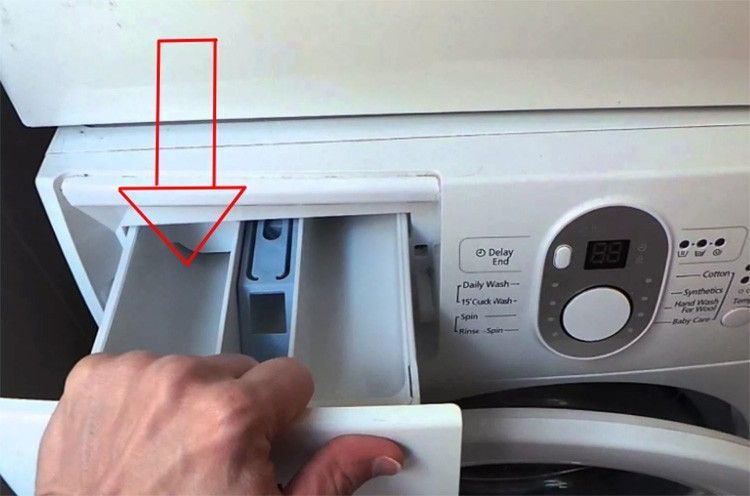 Hvor skal pulveret fyldes i vaskemaskinen, og hvor meget pulver skal hældes: en balance mellem effektivitet og besparelser