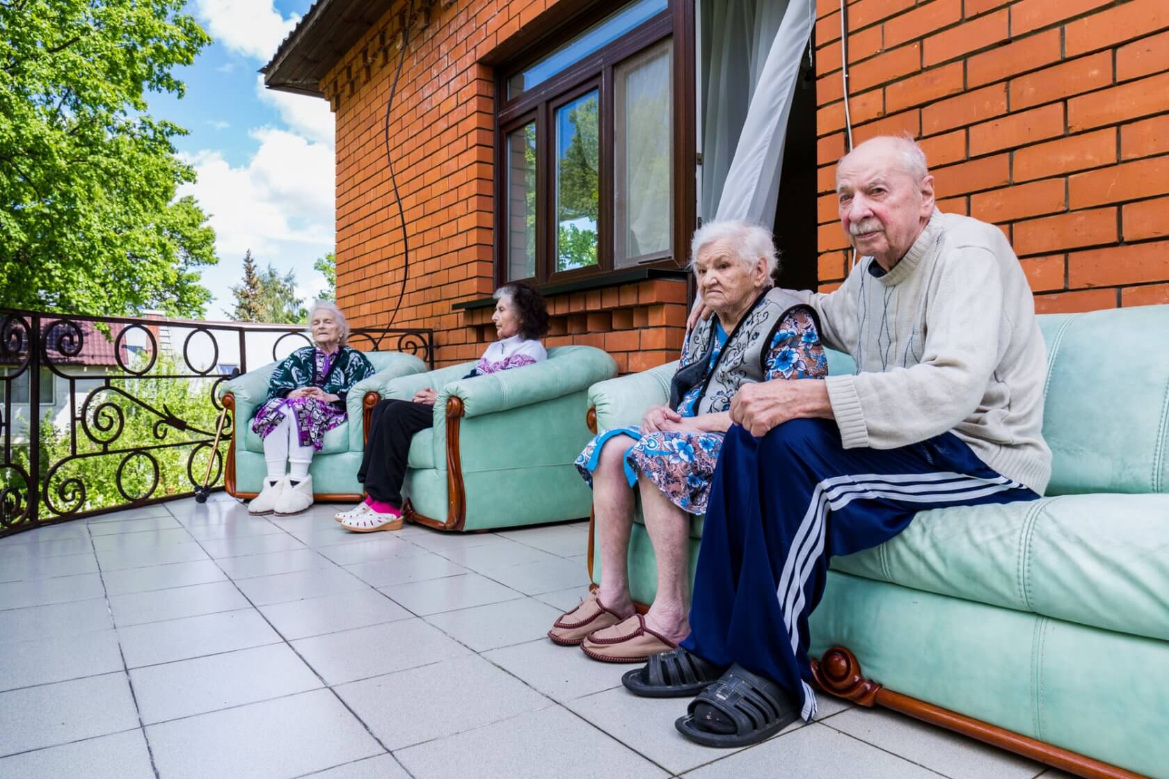 Alten- und Behindertenheime: Welches soll man wählen - eine private oder eine staatliche Pension?