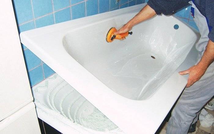 Badekar emalje med dine egne hænder: alt om overfladegenoprettelse med flydende akryl