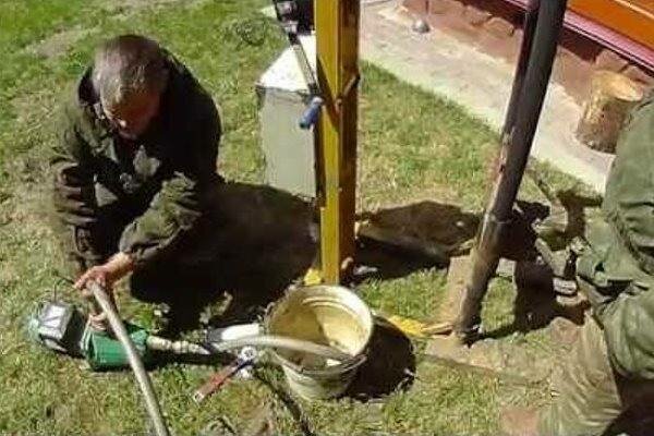 So pumpen Sie einen Brunnen nach dem Bohren - Arbeitsauftrag