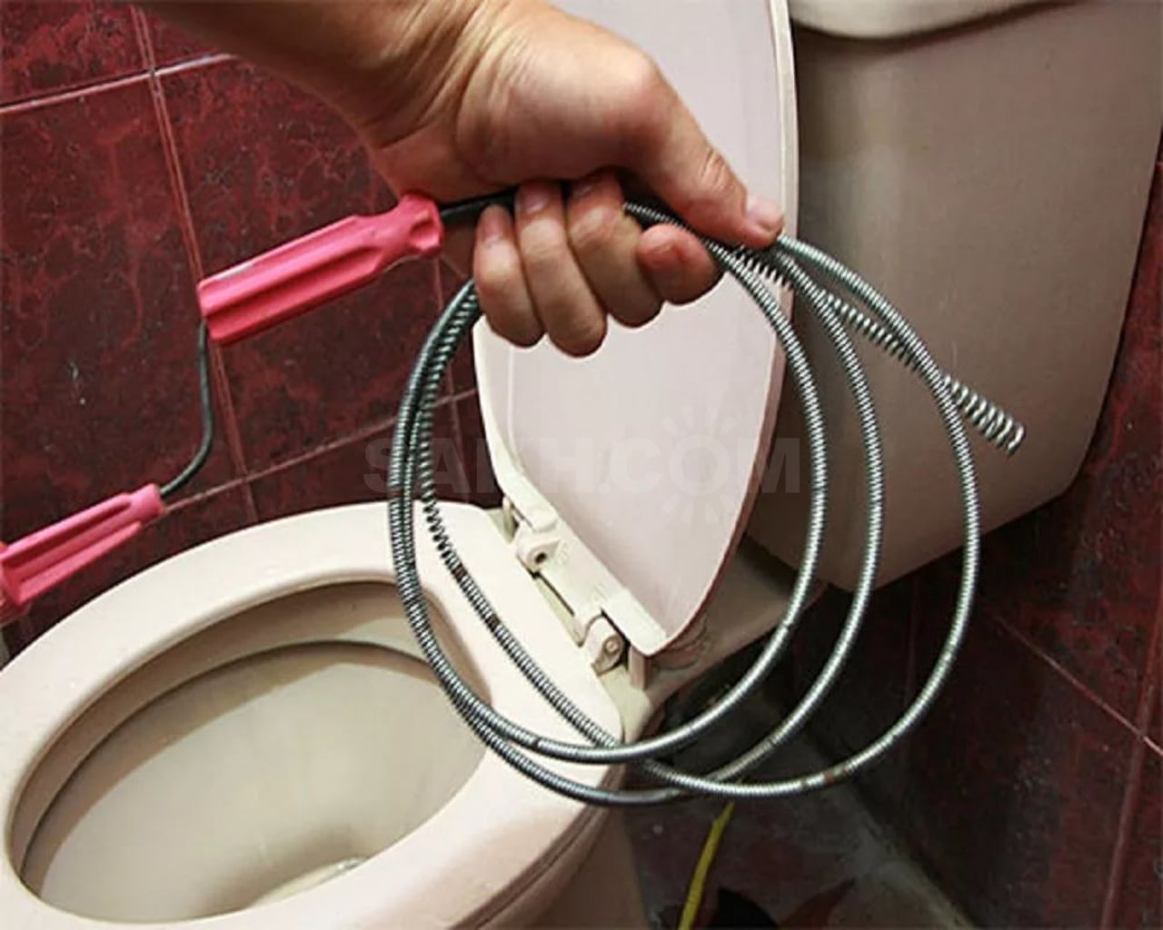 Wie entferne ich eine verstopfte Toilette und wie entferne ich einen verstopften Abfluss zu Hause?