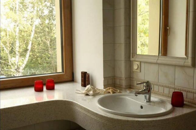 Badezimmer-Arbeitsplatte unter der Spüle: Typen, wie man richtig auswählt und installiert