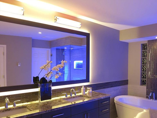 Beleuchtung im Badezimmer: Wie man LED-Beleuchtung mit eigenen Händen macht, Fotobewertung
