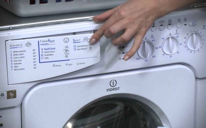Funktionsfejl i Indesit vaskemaskine: hvordan man dechifrerer fejlkoder og reparerer
