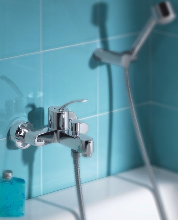 So installieren Sie den Wasserhahn an der Seite der Badewanne: Schritt-für-Schritt-Installationsanleitung