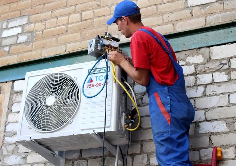 So entfernen Sie ein Split-System, ohne Freon zu verlieren - 3 Möglichkeiten