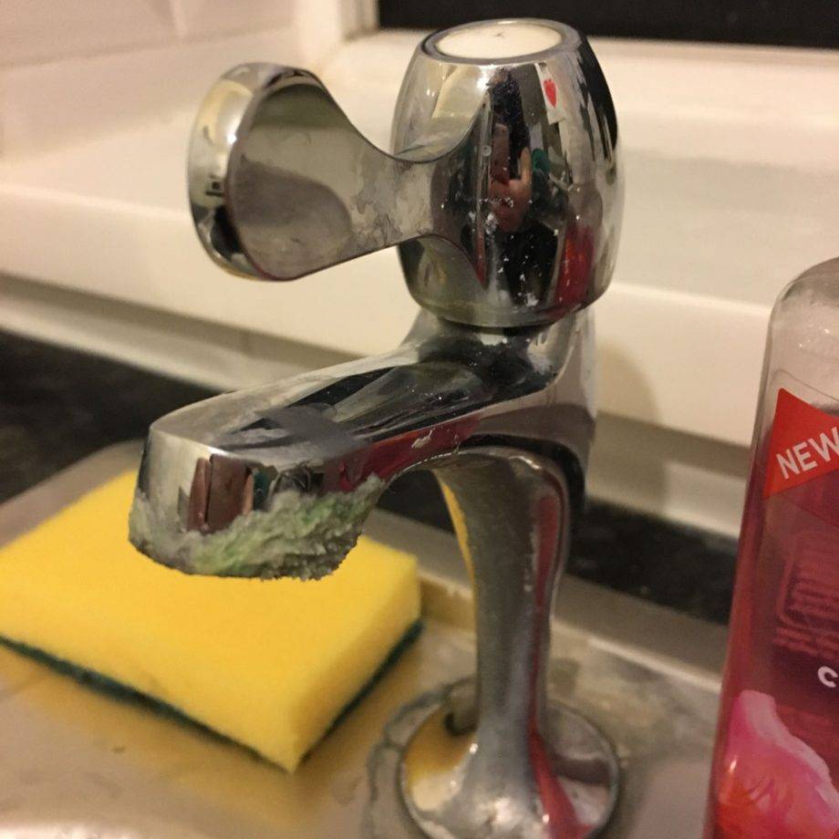 So entfernen Sie Kalk aus einem Wasserhahn: effektive Methoden