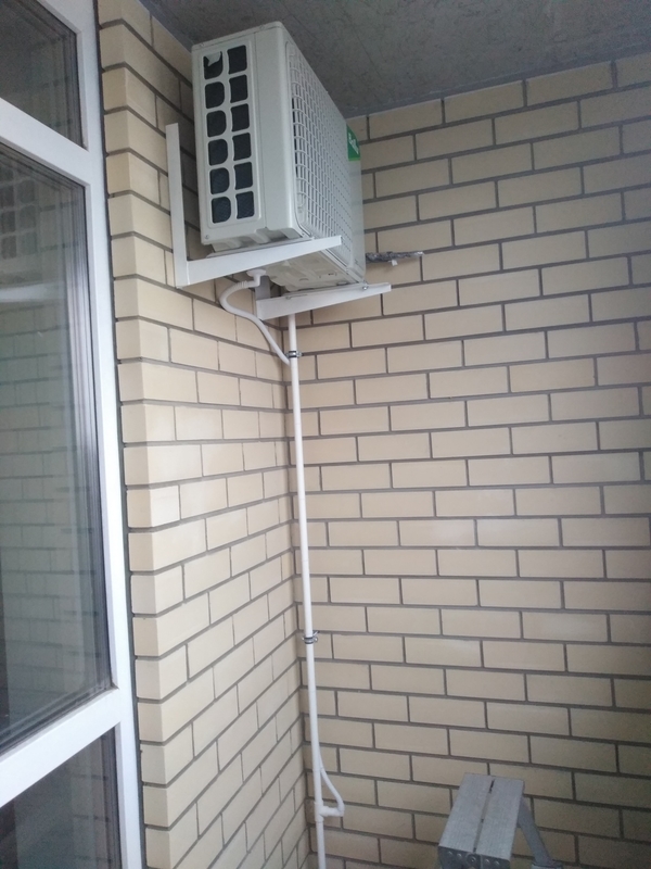 Klimaanlage auf Balkon oder Loggia