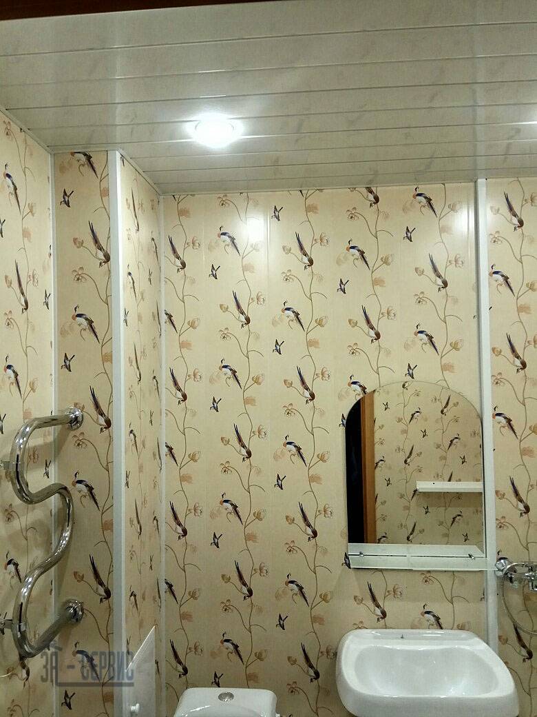 Das Badezimmer mit Kunststoffplatten fertigstellen - so geht's