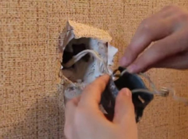 So wechseln, bewegen oder reparieren Sie einen Schalter mit Ihren eigenen Händen: Anleitung + Video