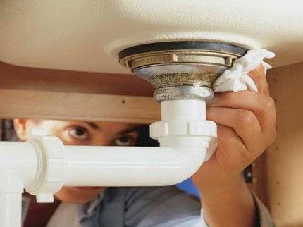 Installieren eines Siphons an einer Badewanne: So montieren und installieren Sie einen Siphon richtig