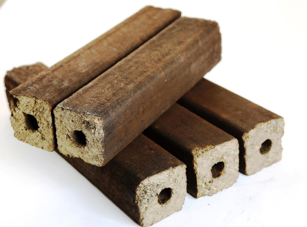 Brennstoffbriketts, ein Überblick über moderne Brennstoffe und deren Vergleich mit Brennholz
