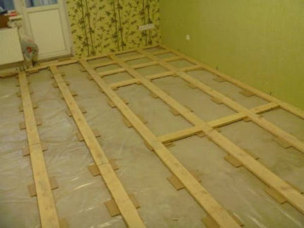 Den Boden mit Sperrholz auf einem alten Holzboden nivellieren: beliebte Schemata + Arbeitstipps