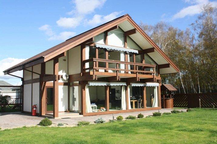 So verkleiden Sie ein Holzhaus von außen: die besten Materialien und ihre Installationstechnologien