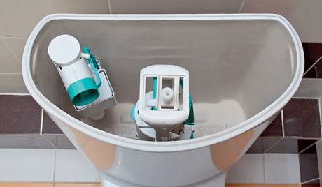 Hvorfor der opstår kondens på toiletkummen, og hvordan man slipper af med det