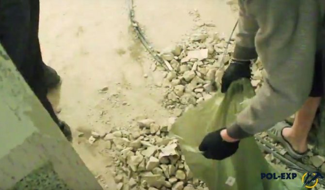Estrichreparatur: wie man einen Betonestrich verstärkt, wie man DIY-Reparaturen durchführt und Risse mit Fliesenkleber repariert