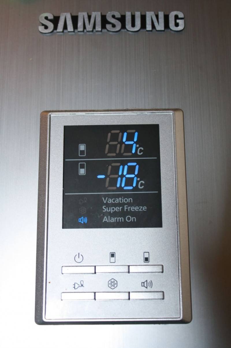 Welche Temperatur sollte im Kühl- und Gefrierschrank sein: Standards und Normen