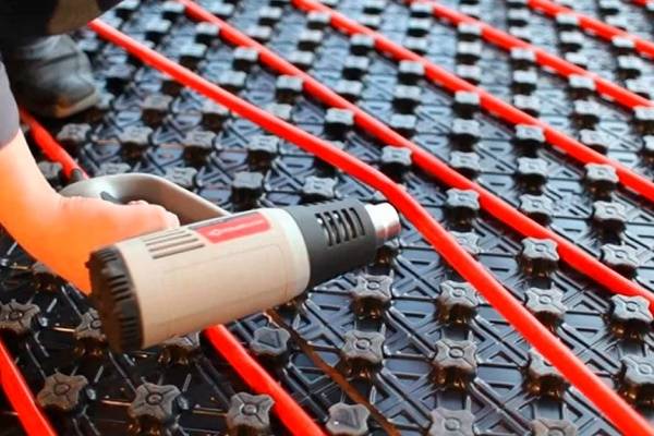 Rohr für Fußbodenheizung aus vernetztem Polyethylen - Installationsmerkmale