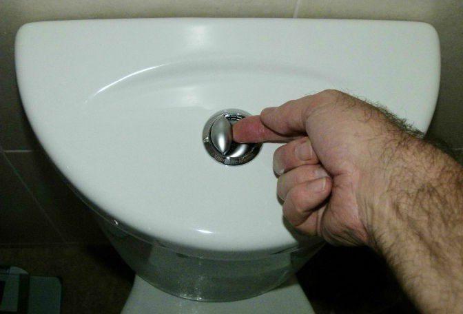 Udskiftning af toiletcisterne: hvordan man fjerner den gamle cisterne og installerer en ny