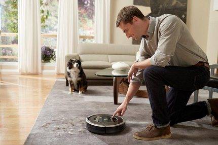 Anmeldelse af iRobot Roomba 616 robotstøvsugeren: en fornuftig balance mellem pris og kvalitet