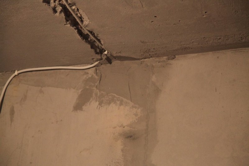 Wandverfolgung zum Selbermachen: Bis zu welcher Tiefe und wie kann eine Betonwand staubfrei durchnässt werden und ist es möglich, tragende Wände in einem monolithischen Haus zu entfernen