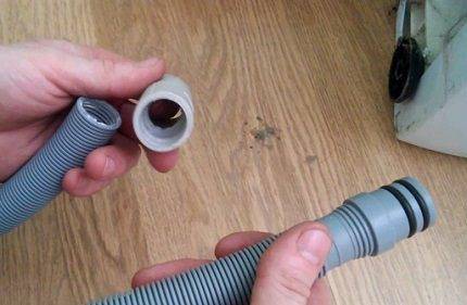 Installation von Wasserhähnen zum Anschluss der Waschmaschine an die Wasserversorgung