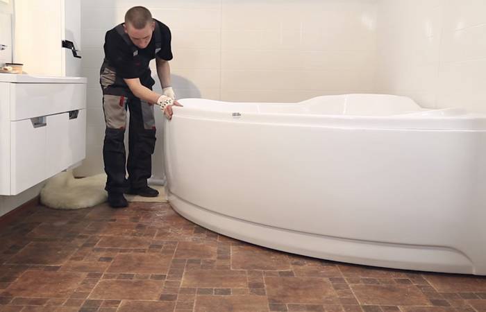 Schiebewand unter der Badewanne: Schritt-für-Schritt-Anleitung zum Aufbau im Werksdesign + Tipps für Handwerker