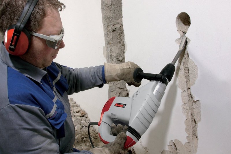 So entfernen Sie die Wand für die Verkabelung mit Ihren eigenen Händen ohne Staub - Anweisungen, was ist besser zu verwenden, bis zu welcher Tiefe usw. mit Video