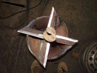 Do-it-yourself-Schöpfer für einen Brunnen: ein Beispiel für die Herstellung + wie man richtig arbeitet