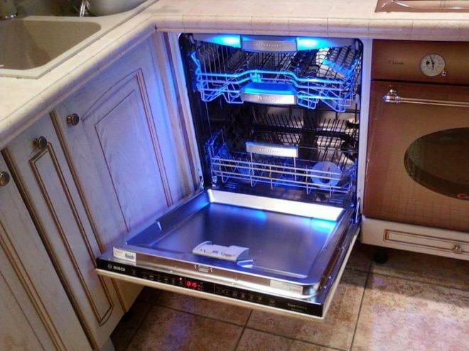 Sådan indlejrer du en opvaskemaskine i et færdigt køkken: indbygningsmuligheder + arbejdsgang