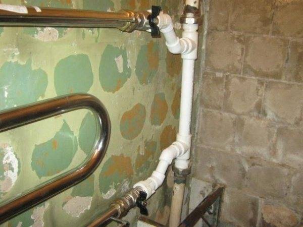 Ersetzen eines beheizten Handtuchhalters im Badezimmer: So ersetzen Sie ihn fehlerfrei selbst