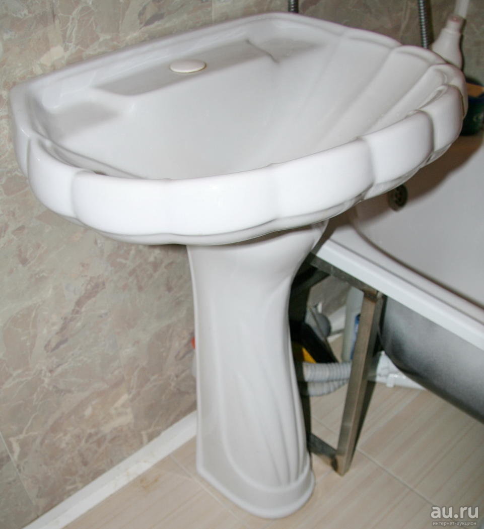 Waschbeckeninstallation: Installation einer Struktur im Badezimmer, in welcher Höhe ein Waschbecken installiert werden soll, Heimwerkerinstallation
