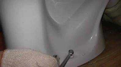 Sådan udskiftes toilettet: fjernelse af det gamle og installation af nyt med sine hænder