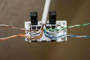 Sådan tilsluttes en elektrisk stikkontaktblok: installationsregler og ledningsdiagrammer