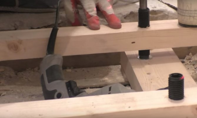 So wählen Sie die Bodendämmung in einem Holzhaus